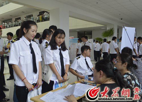 黄岛区2017年高校专场招聘会在青岛港湾