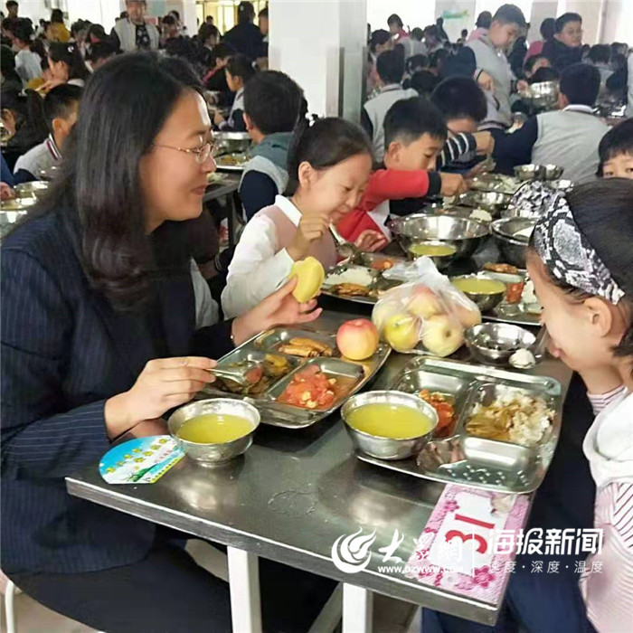 筑实舌尖防护墙 城阳区中小学标准化食堂建设见成效