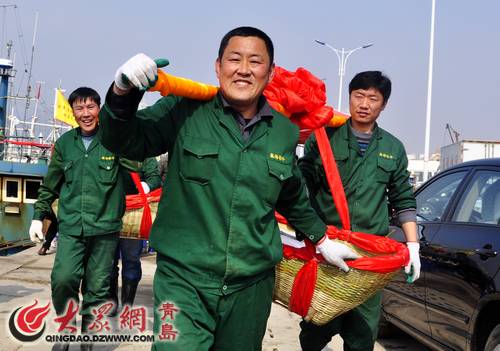 青岛沙子口鲅鱼节今开节 崂山百岁老人尝鲜