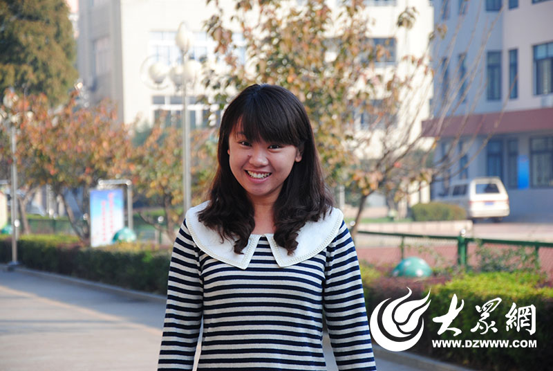 胶州实验小学魅力教师刘佩佩 用歌声播撒