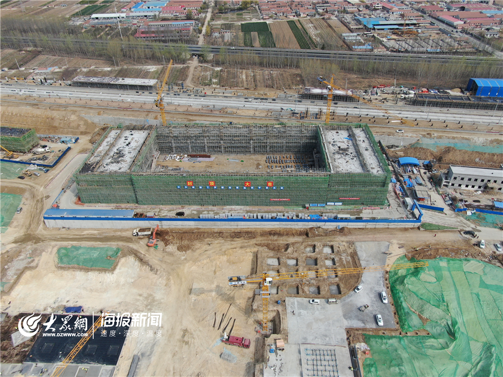 潍莱高铁平度北站项目站房封顶