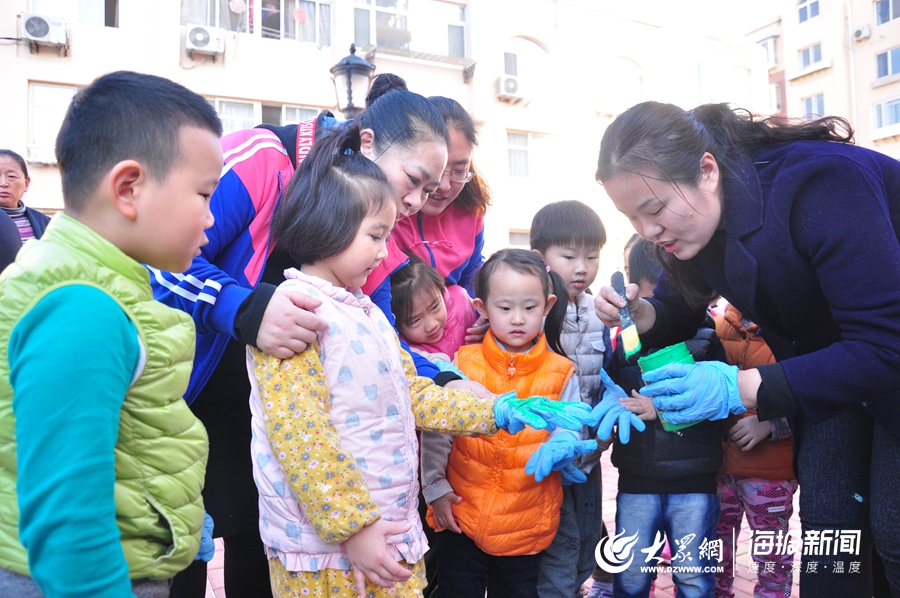 共绘文明风景线 市北区宁夏路街道联合青岛幼儿师范学校共绘垃圾分类墙体画