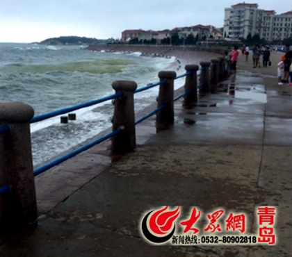 浮山湾海浪越来越大，图片来自青岛气象微博。.jpg