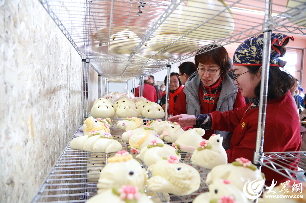 还是人生中经历的满月,百岁,婚礼,寿礼等礼仪上"大花饽饽"总是不会