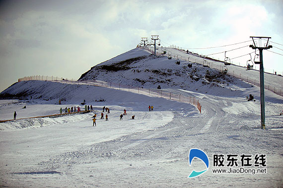 山东最大滑雪场12月迎客 规模比塔山大四倍