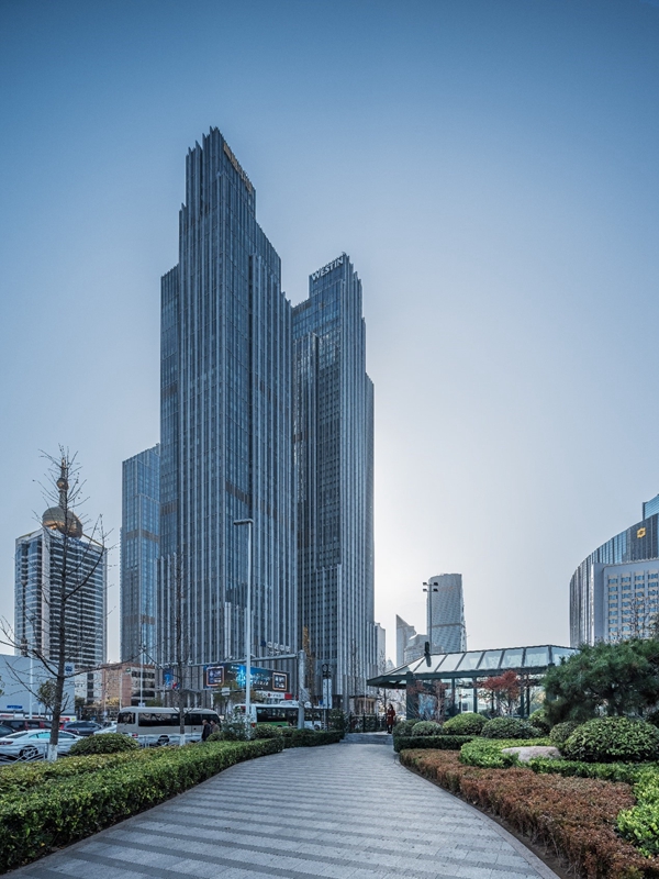 星辰大海与繁华觥筹 青岛中心绝版唱响