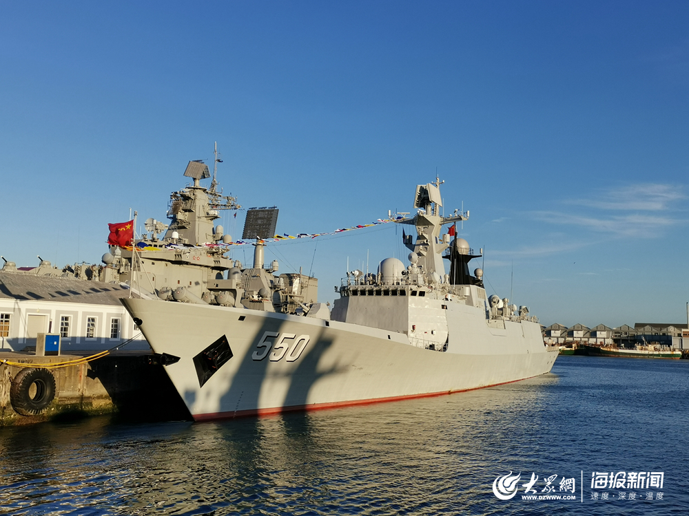 中国海军潍坊舰抵达南非开普敦港 参加中俄南非三国海上联演