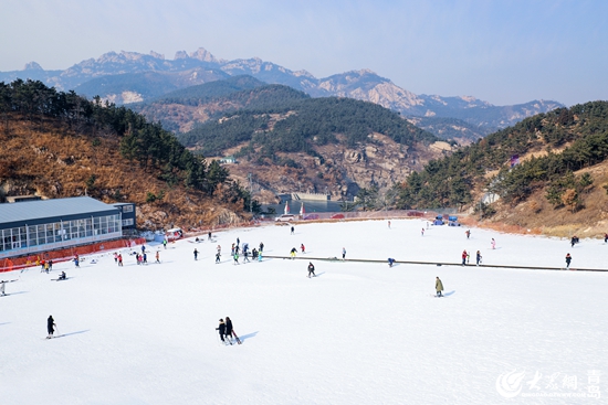 岛城记者探访崂山北宅高山滑雪场 首站为贺年会冬季旅游打call!