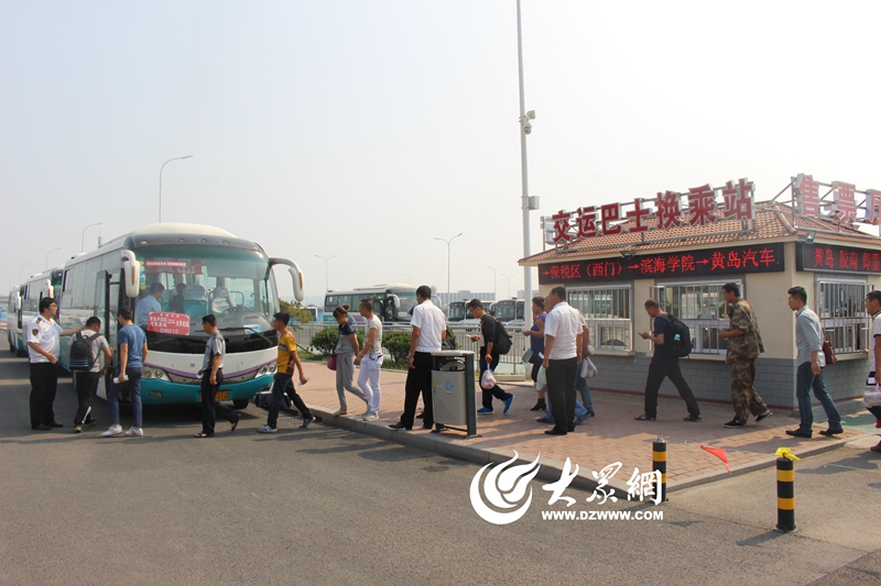 青岛北站定制公交换乘站迎客流高峰 增开旅游专线直通车