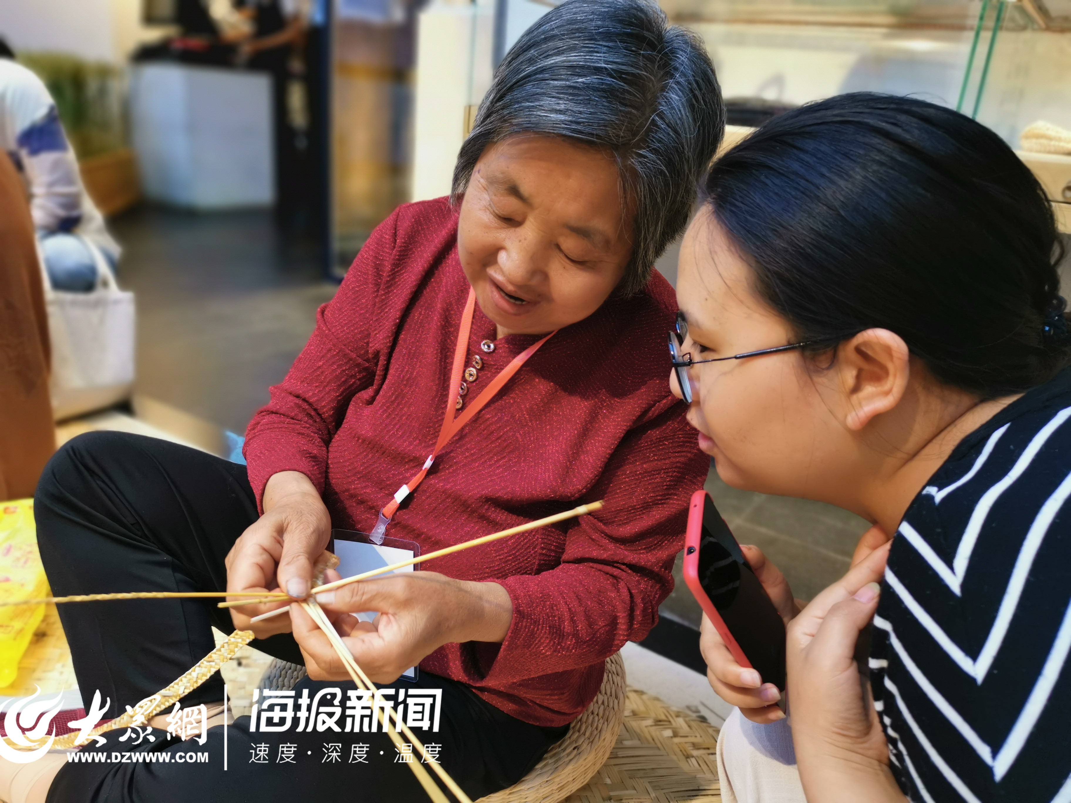 新闻 青岛新闻新河草编"指间大象"品牌亮相京城 大众网·海报新闻